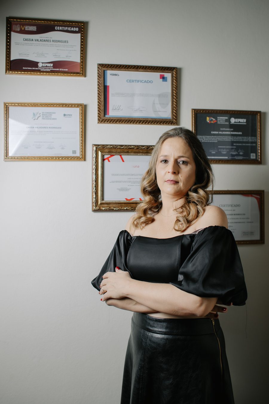 Dra. Cássia Valadares no escritório 2
